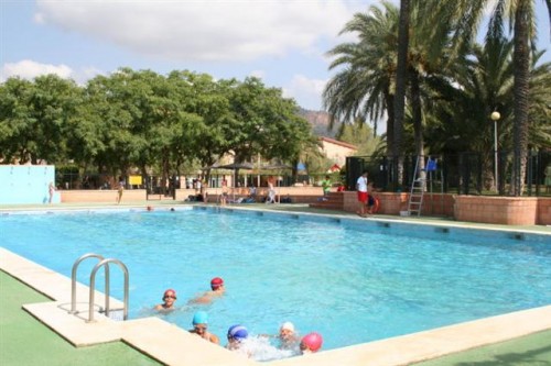 Caxton College